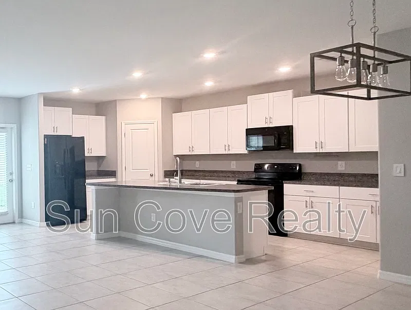 5 bed, 3.0 bath, 2264 sqft, $2,750 — Photo 4