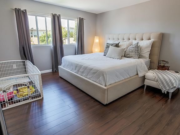 5th image of 12801 Moorpark St Unit 314