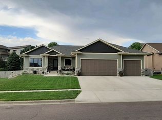 1817 W River Bluff Dr, Brandon, SD 57005