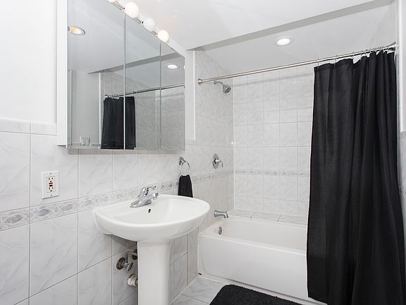 4th image of 249 Washington St #1
