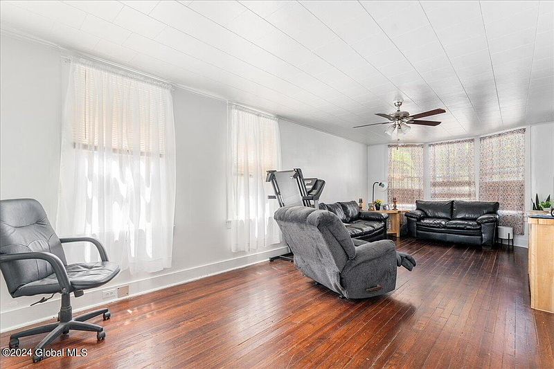 5th image of 744 3rd Avenue