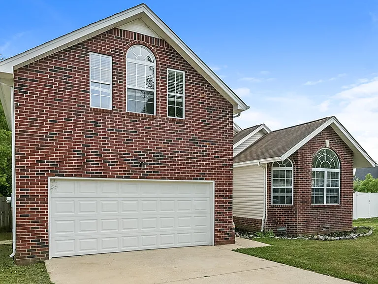 1210 Sweetwater Pl — Photo 4