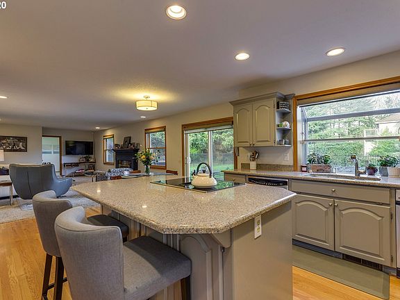 4th image of 3607 SE Rivercrest Ave