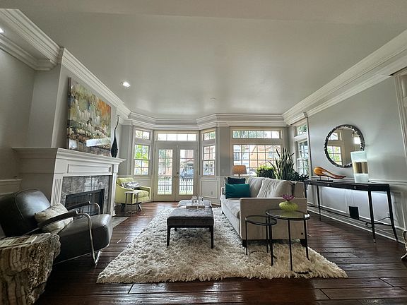 Living Room (current view 2)