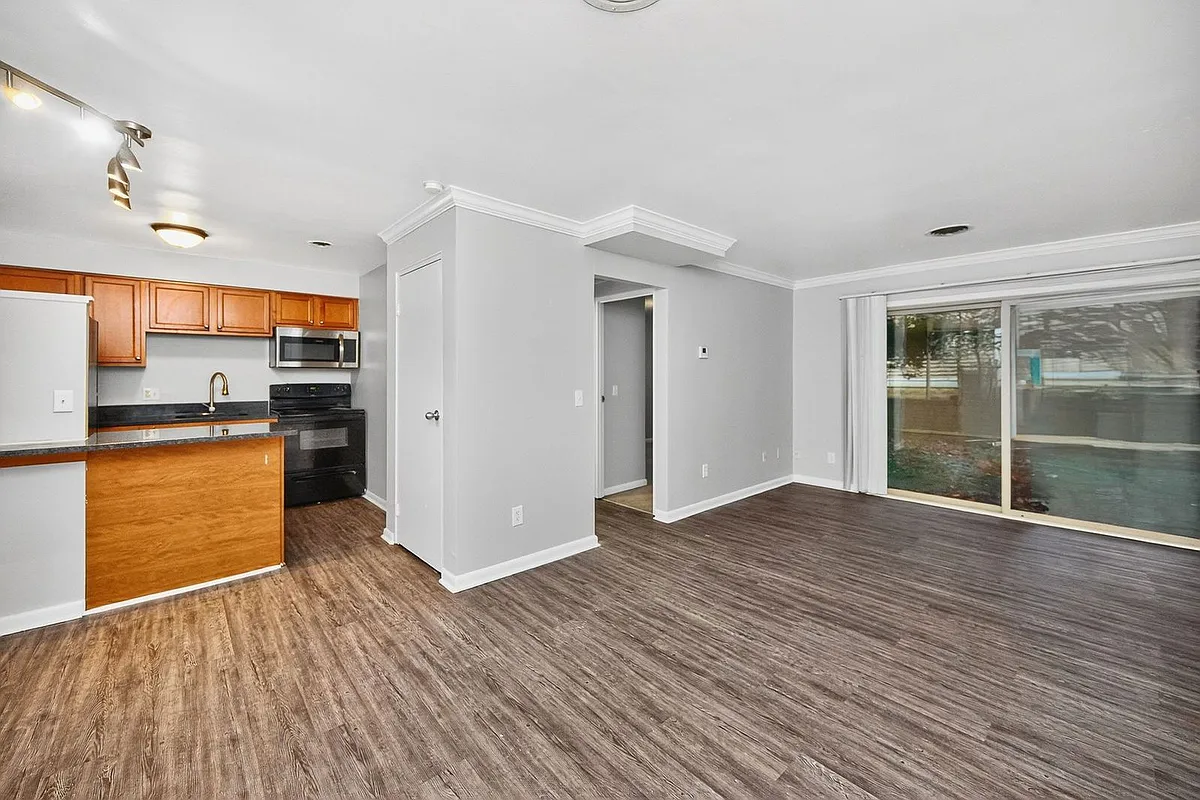Building Photo - 3336 Jefferson Ave #14