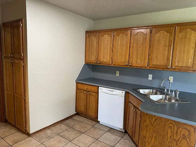2618 Briarcliff Dr — Photo 4