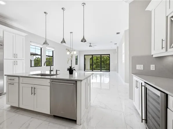 16374 Viansa WAY #301, NAPLES, FL 34110