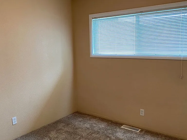 137-Nyssa Duplex — Photo 6