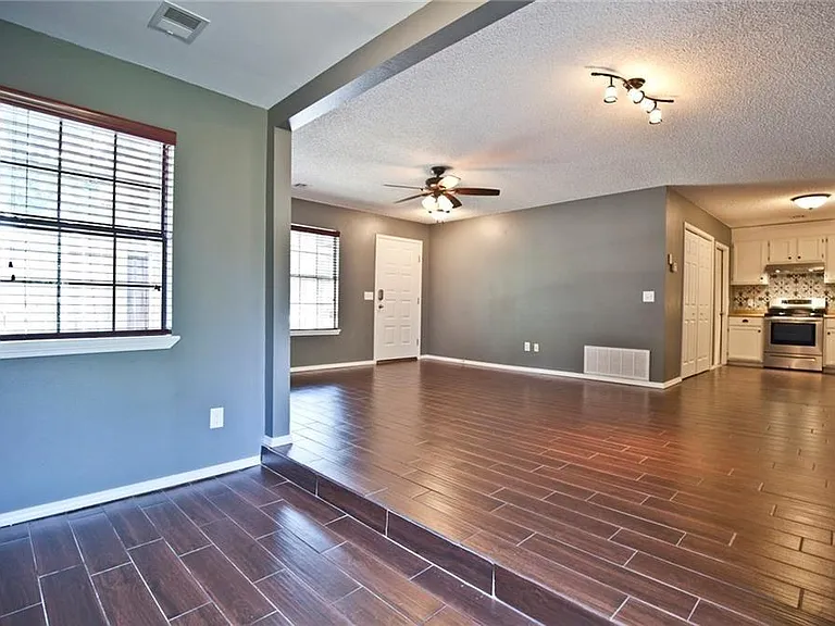 2504 SE 3rd St — Photo 4