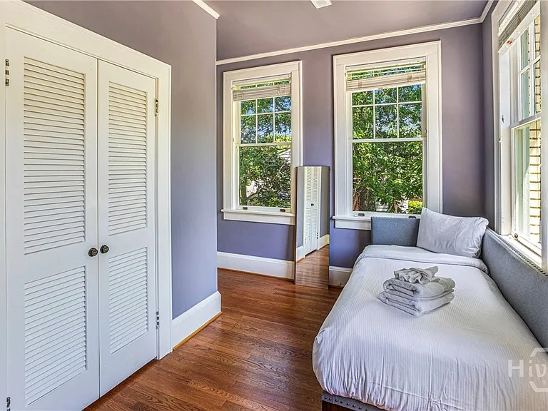 624 E Victory Dr — Photo 22