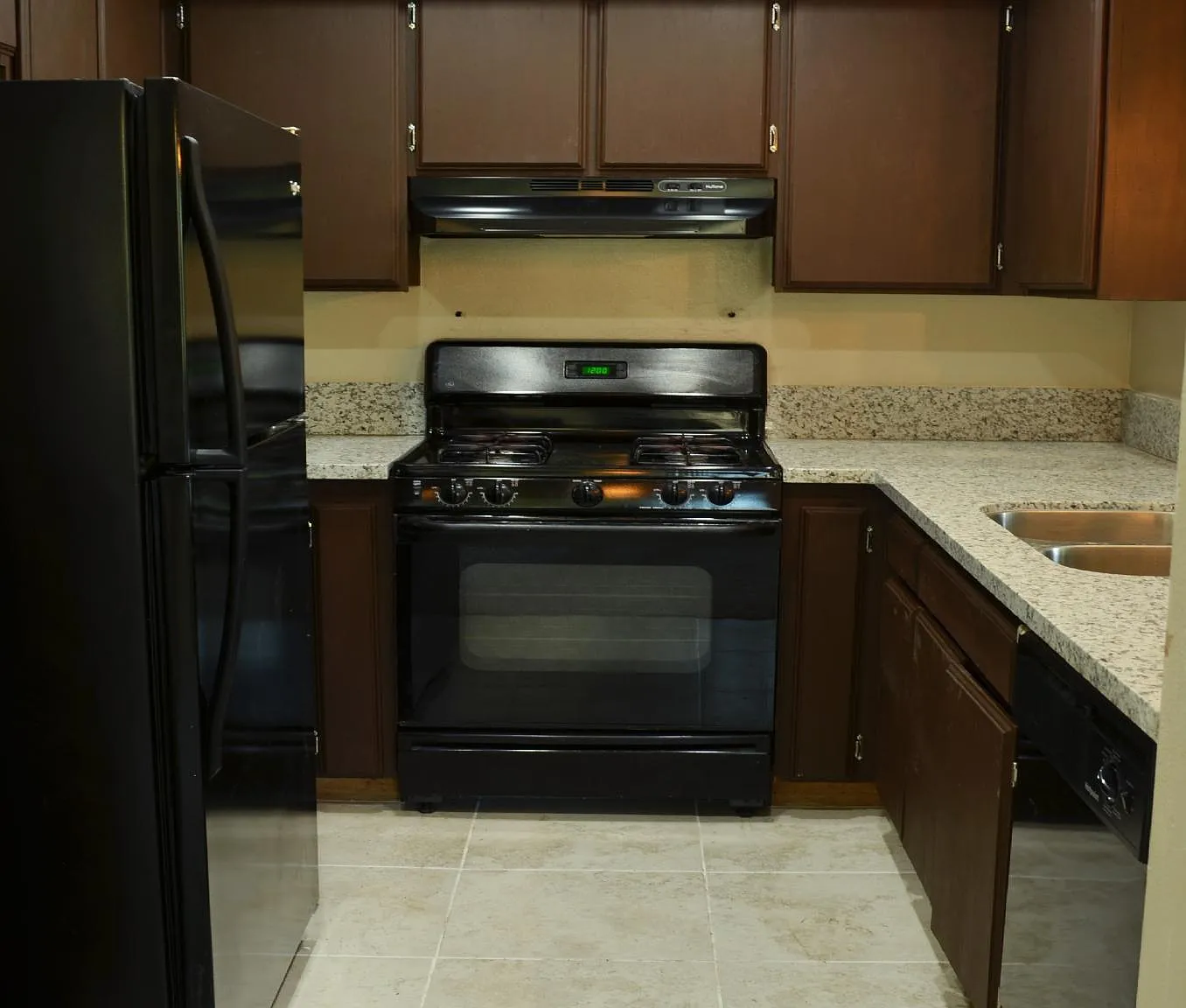 2039 Lakeridge Cir — Photo 4
