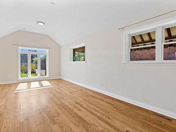 4th image of 5812 N Oriole Ave