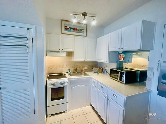 4th image of 375 Plantation Rd #5402