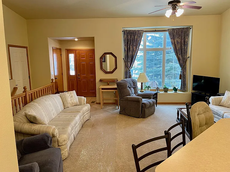 1915 Sunnysprings Dr — Photo 3
