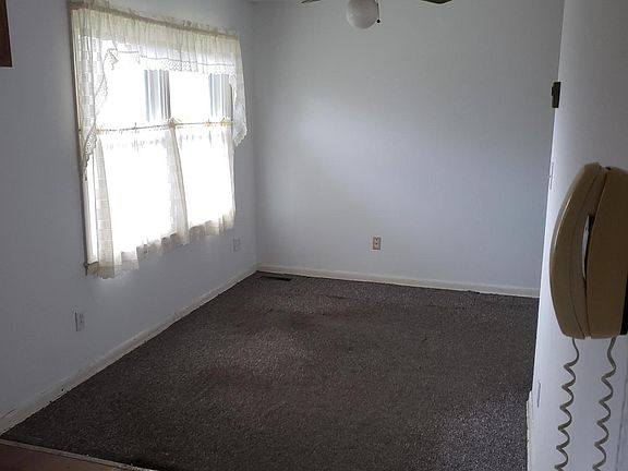 4th image of 322 Sycamore Dr #0