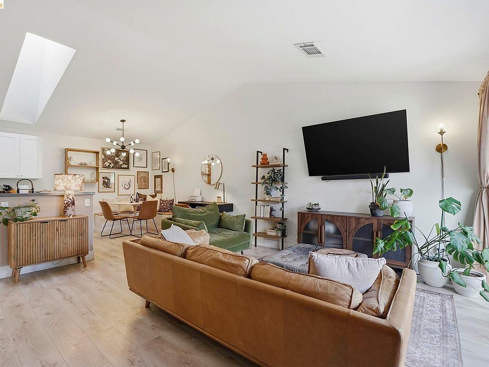 1st image of 925 Villa Ter