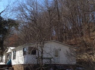 92 Butterfly Ln, Saint Albans, WV 25177