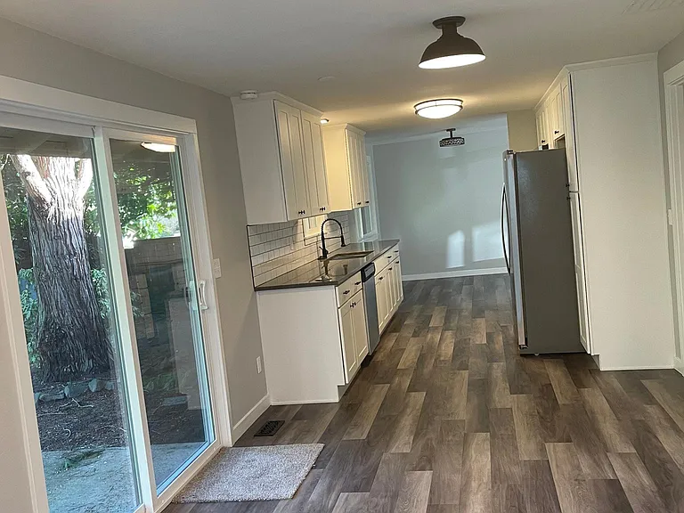8745 SW Comanche Way — Photo 3