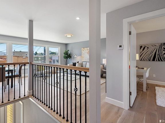 5th image of 282 Hearst Ave