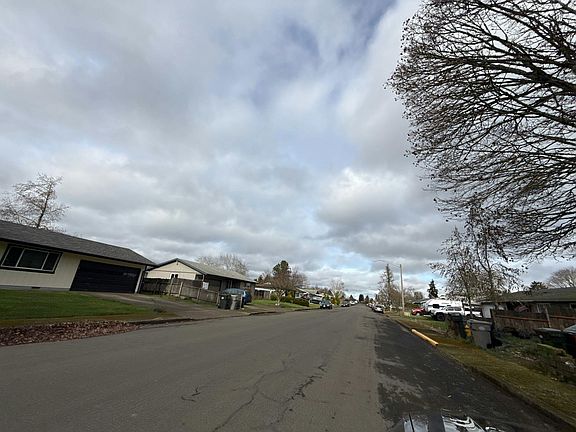 4th image of 355 Crona St