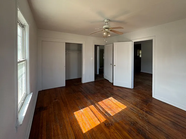 515 N Hough Ave — Photo 8