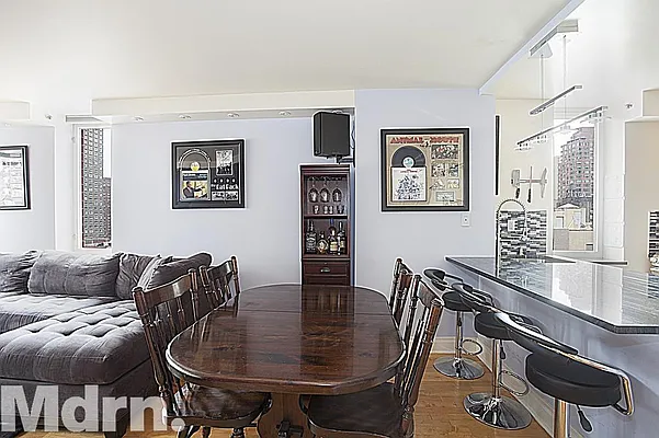 Sold by Mdrn Residential | media 3