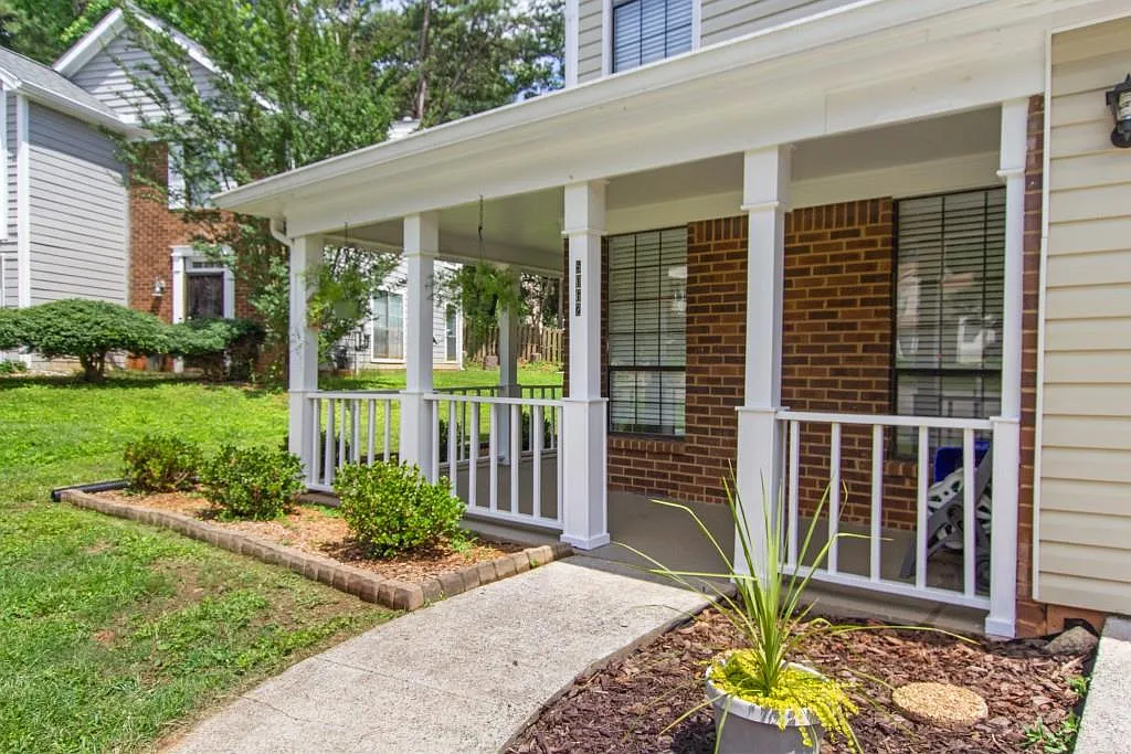3 bed, 2.5 bath, 1460 sqft, $1,800 — Photo 2