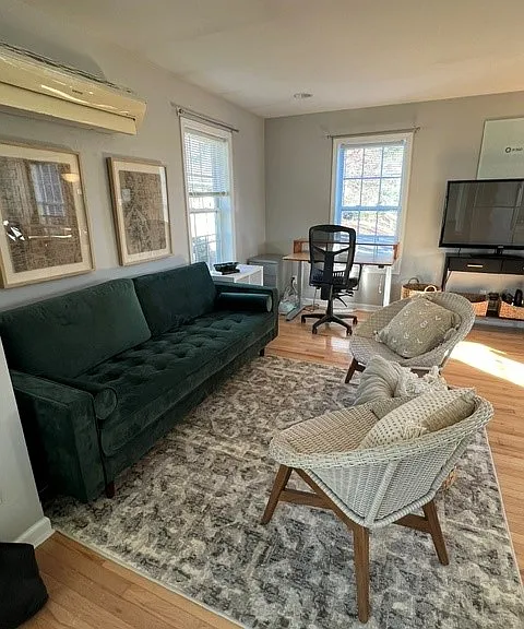 137 Hanover St — Photo 10