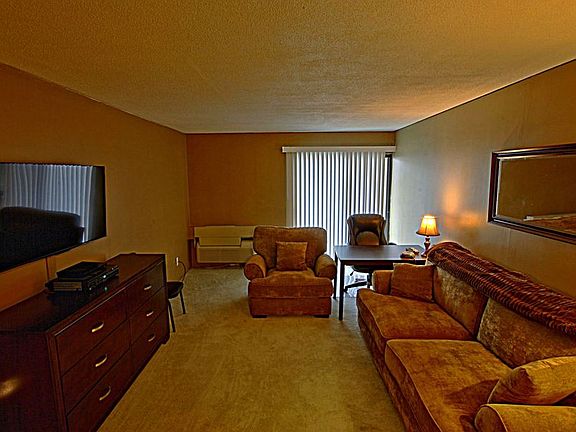 4th image of 2106 Kanawha Blvd E APT 412