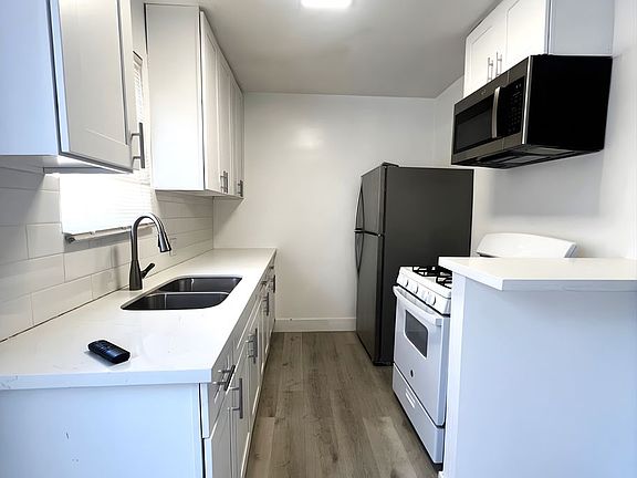 2nd image of 2027 S Ridgeley Dr APT 1