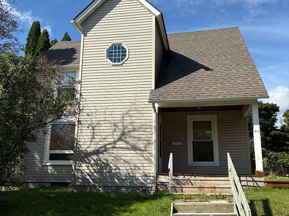 1st image of 819 N 47th Ave E