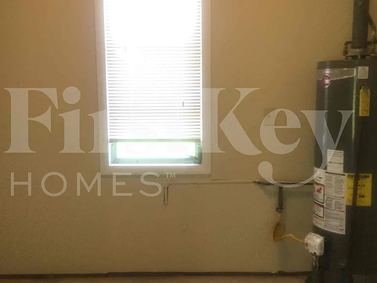 687 SW Heather St — Photo 10