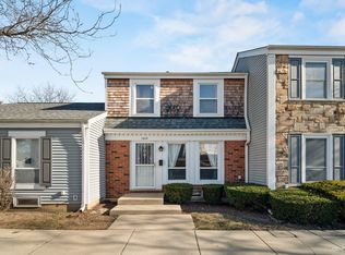 1949 Whitingham Ln, Hoffman Estates, IL 60169