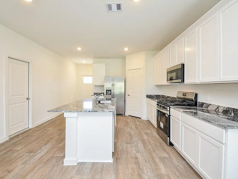 8047 Marchese Dr — Photo 6