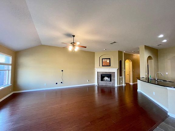 3rd image of 1404 Mule Deer Dr
