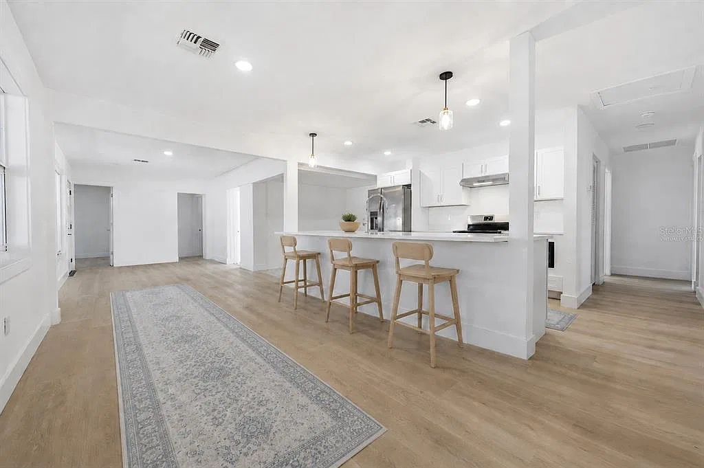 4 bed, 3.0 bath, 1863 sqft, $3,399 — Photo 4