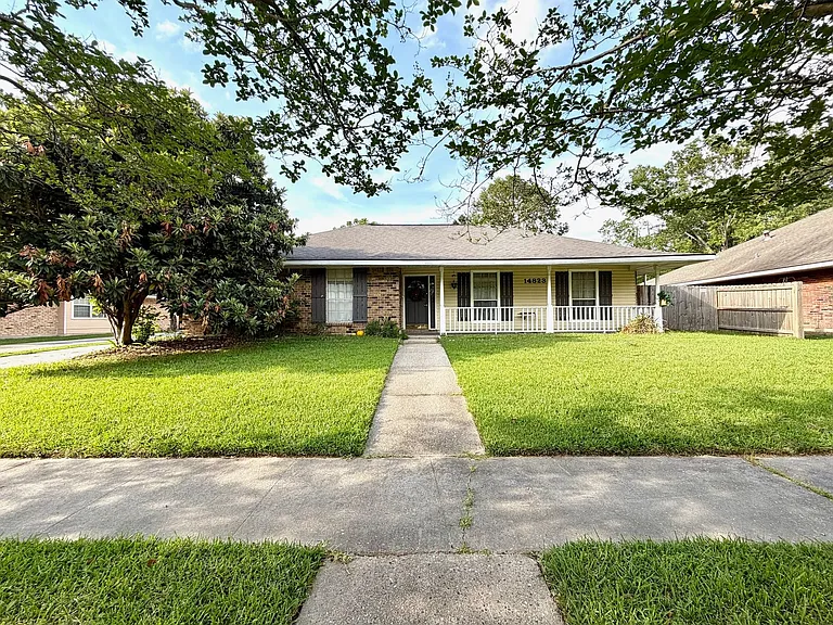 14823 Stoneberg Ave — Photo 1
