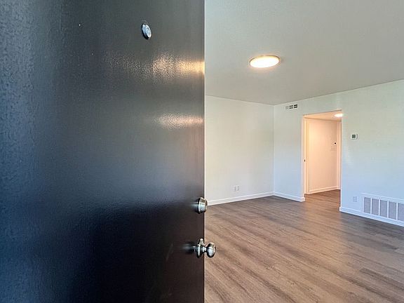 2nd image of 16-32 Avon Ave #16
