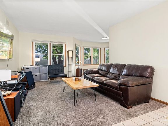 5th image of 1 Fallcreek Cir