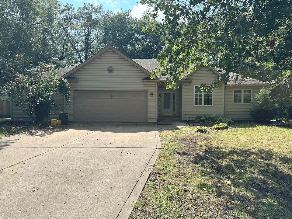 1st image of 203 Oakwood Ln