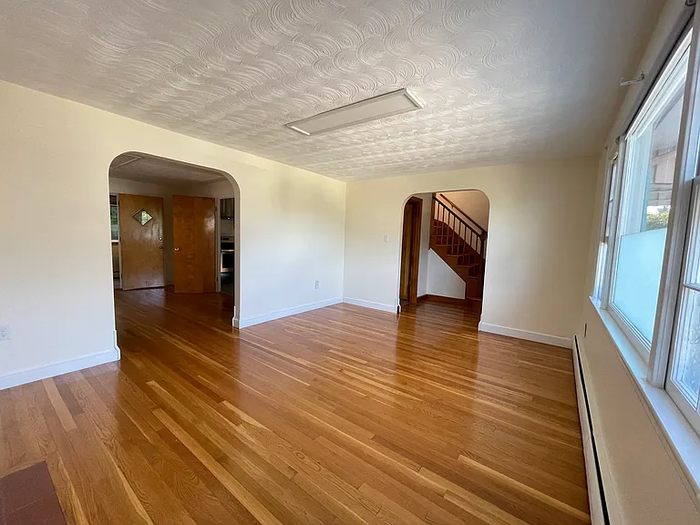 85 Langley Rd — Photo 2