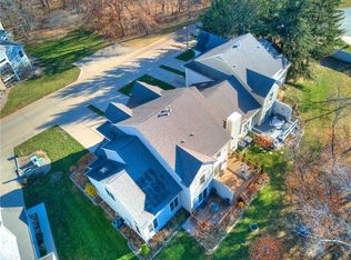 8012 Cobblestone Rd, Urbandale, IA 50322