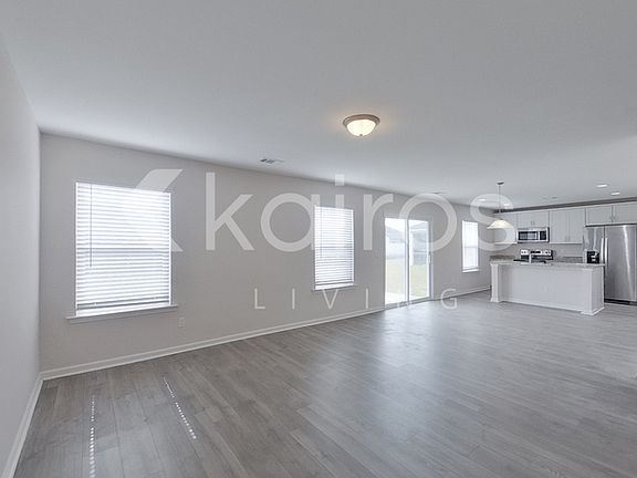 4th image of 14 Red Oak Dr