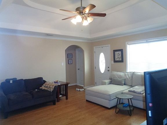 3rd image of 3655 Linden Cir
