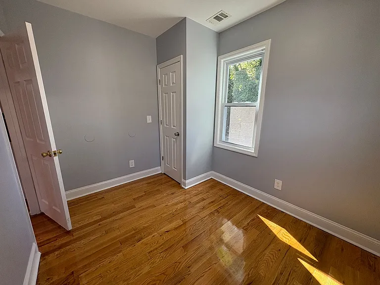 1224 Monroe Ave — Photo 11