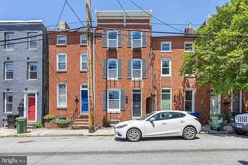 206 E Cross St Photo 1