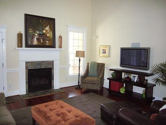 3rd image of 401 Golf View Dr