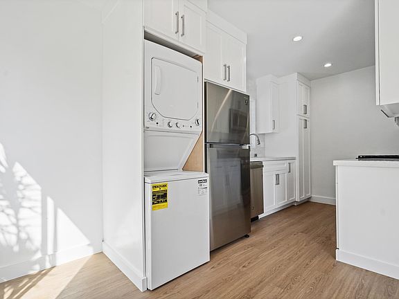 4th image of 920 Marine St APT 2