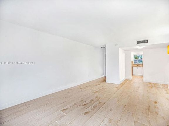 4th image of 3770 NE 171st St APT 301