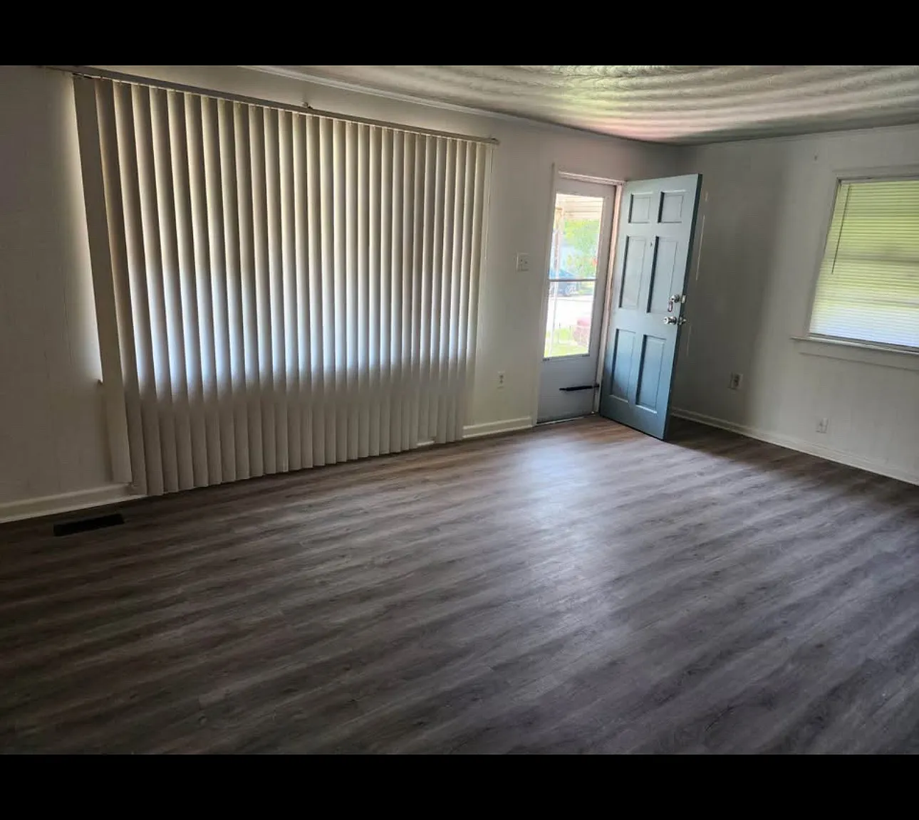 363 Carver Cir — Photo 4